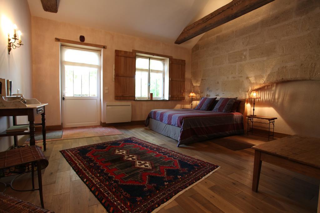Chateau Du Beugnon Bed and Breakfast Tigné Habitación foto