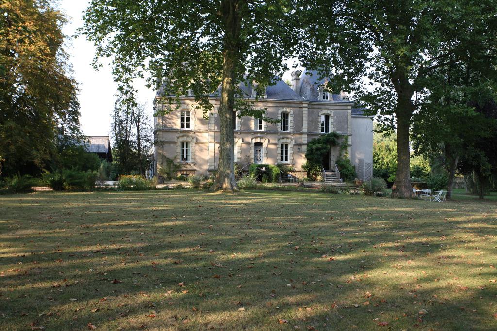 Chateau Du Beugnon Bed and Breakfast Tigné Exterior foto