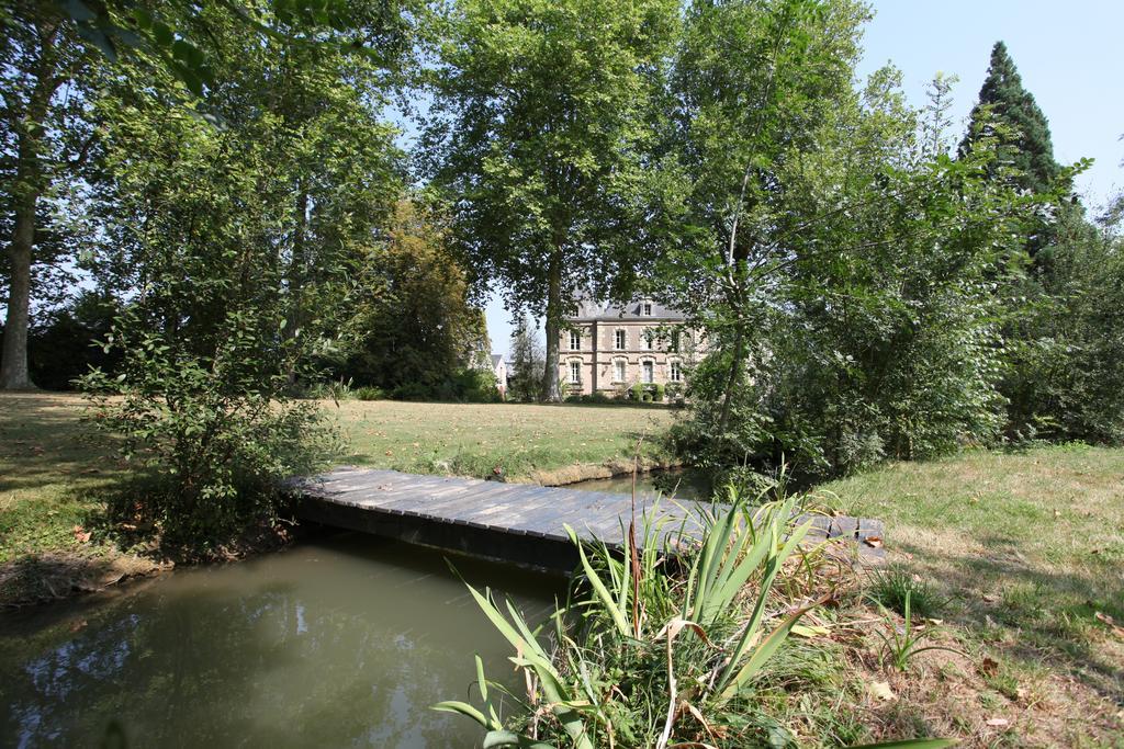 Chateau Du Beugnon Bed and Breakfast Tigné Exterior foto