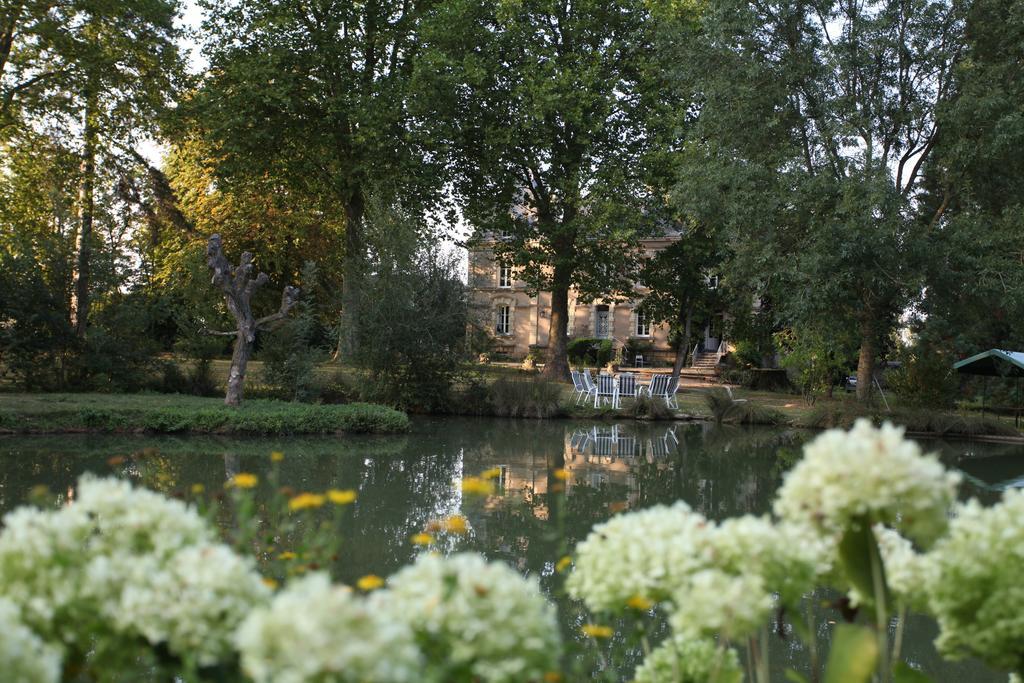 Chateau Du Beugnon Bed and Breakfast Tigné Exterior foto