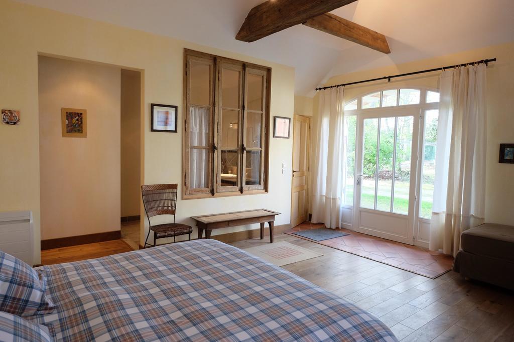 Chateau Du Beugnon Bed and Breakfast Tigné Habitación foto